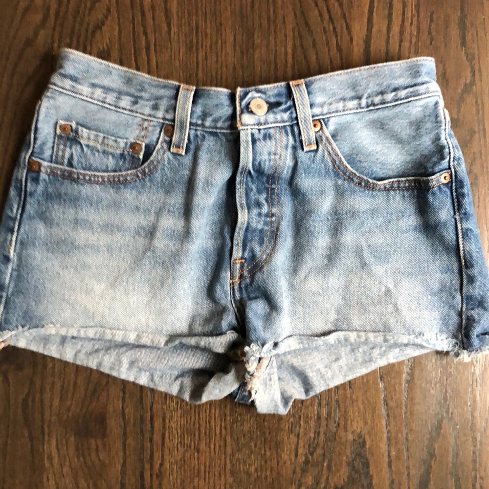 Levi’s denim shorts size 27